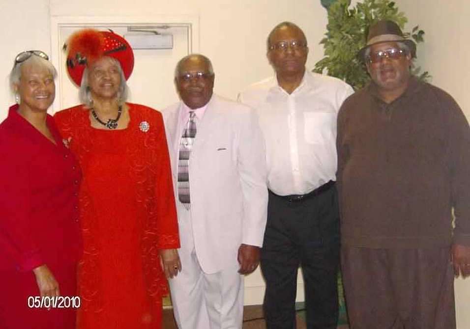 Alvin and his brothers and sisters. (From left to right) Maggie, Fay, Jimmy, Ozell, Alvin. 