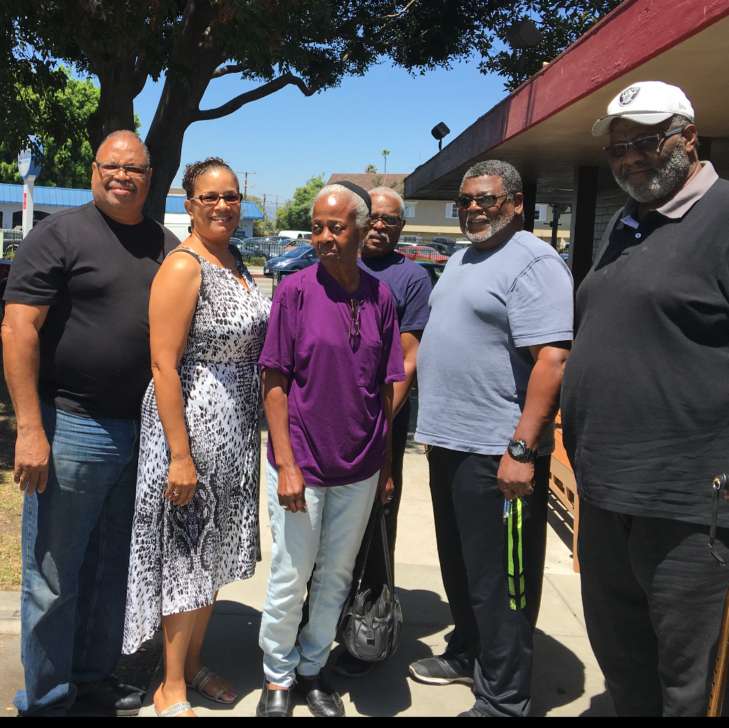 This is the neighborhood lunch crew. The guys would go periodically. We all know Joe loved to EAT 😂
We miss him already. Above is Calvin, Jeane, Lois, Ron, Joe and Fred. Fred’s wife Sherrie took the picture. Rest peacefully our friend. ❤️ Calvin & Jeane