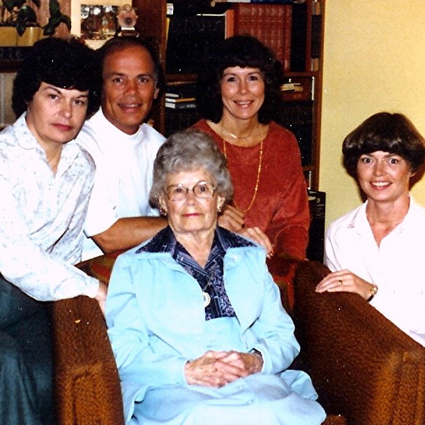Janice, Perry, Jeanette, RuthAnne & Grandma Jacobson