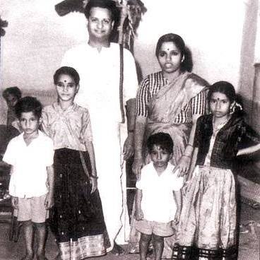 Seshendra(middle) With (from Left) second son Vanamali, second daughter Revati, wife Janaki youngest son Saatyaki and eldest daughter Vasundhara on the occasion of his youngest brother Rajasekharam's marriage at Tirupati on June 21, 1962