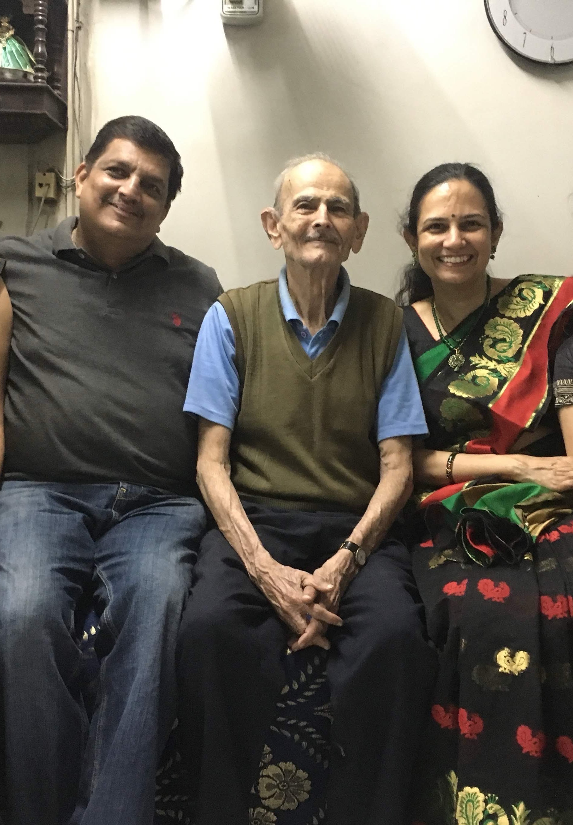 ती. दादा केतकर,  
शुक्रवार दिनांक 3 मे 2024 ला त्यांना देवाज्ञा झाली. दादा अतिशय हळू आवाजात आणि शांतपणे बोलत त्यांचा शेवट पण तसाच शांत. देहाला आणि दुसऱ्यांना पण क्लेश नाहीत.   दादांची आणि माझी ओळख तशी माझ्या लहानपणी पासूनची  पण संजयशी लग्न झाल्या नंतर नाते बदलले.  आधी ते अभय आणि अजितचे दादा होते तर नंतर संजयचा मामा, रुढ अर्थाने माझे मामे सासरे पण मी त्यांना नेहमीच दादाच म्हणत असे आणि संजय नेहमी मामा म्हणत असे.  दादांबद्दल माझ्या मनात,  लग्ना आधी एक आदरयुक्त भीती होती पण आमचे लग्न झाले आणि नंतर त्यांच्याशी जेव्हा केव्हा संवाद होत असे तेव्हा ते अंतर नाहीसे झाले. आता आपण management च्या पुस्तकात वाचतो तो शब्द म्हणजे empathy पण दादा ते जगत होते, त्यांना कुठलाही प्रॉब्लेम सांगा त्याचे solution तुम्हाला सर्वाथाने परिपूर्ण आणि समाधान कारक असे मिळत असे. 2012 नंतर ते जेव्हा जेव्हा मुंबईत राहायला येत असत तेव्हा रात्री जेवायला आमच्या कडे येत असत आणि संजय आणि माझ्याशी, समिपाशी ते खूप गप्पा मारायचे.  आमच्या घरातल्या एका बेडवर त्यांची एक dining seat होती तिथे बसून ते जेवायचे. माझ्या हातची खीर आणि भाजणी वडे त्यांना खूप आवडत असत.  मी ऑफिसमधून येताना त्यांना हाक मारून वर यायची तर म्हणायचे अग जरा दम खा मग मी येतो पण मग संजय, मी आणि दादा, समी घरी असेल तर आम्ही चौघे चहा घेऊन मगच आमचे जेवण होत असे. दादांनी जेवून झालेले ताट स्वच्छ असे. त्यांनी जेवणाला कधीही नाव ठेवले नाही किव्वा आवडले नाही असे म्हटले नाही. मामा, मामी आणि आजी  म्हणजे संजयचे दैवत. 
ऑफिस आणि इतरही managenent साठी ते चालते बोलते Encyclopedia होते.  अतिशय मृदू आवाज ही त्यांची खासियत होती, म्हणायचे की एखाद्या माणसाला तू मूर्ख आहेस हे जितके हळू सांगता येईल तितक्या हळू आवाजात सांगावे.तसेच लहान मुलांना ओरडायचे नाही तर त्यांना समजावुन सांगायचे.  त्यांचे दुसरे वैशिष्ट्य म्हणचे त्यांना कसलाही कधीच गर्व नव्हता ना हुशारीचा ना श्रीमंतीचा. पुण्याला जाताना डेक्कन quuen च्या सेकंड कलासच्या डब्ब्याने आणि ते पण D4ने जाणे त्यांना आवडायचे कारण शेजारी pantry असे आणि त्यात काचेच्या कपातून चहा मिळे. एकदा समीपा त्यांना V.T. ला सोडायला गेली तर 66 नंबरच्या बसने गेले टॅक्सीने जायला तयारच नव्हते.  एवढे उच्च पदावर असून त्यांना कपड्याचा किव्वा perfumes चा अजिबात सोस नव्हता पण एक प्रसंग माझ्या आणि संजयच्या  अजूनही लक्षात आहे की संजयच्या 50 व्या वाढदिवसाच्या दिवशी आम्ही त्यांना त्या वर्षी  दिवाळीत दिलेला T शर्ट ते आवर्जून घालून आले होते. गेल्यावर्षी आम्ही  पुण्याला गेलो तेव्हा परत निघताना संजयला म्हणाले अरे परत ये तेव्हा कुणाला माहीत होते की परत येणे हे असे होणार आहे. अशा अनेक आठवणी आहेत पण त्या सर्वांचा उल्लेख इथे करणे शक्य नाही पण नकळतपणे त्यांनी दिलेली शिकवण आणि त्यांच्या आठवणी कायम स्मरणात राहतील. 
सौ संगिता संजय नामजोशी