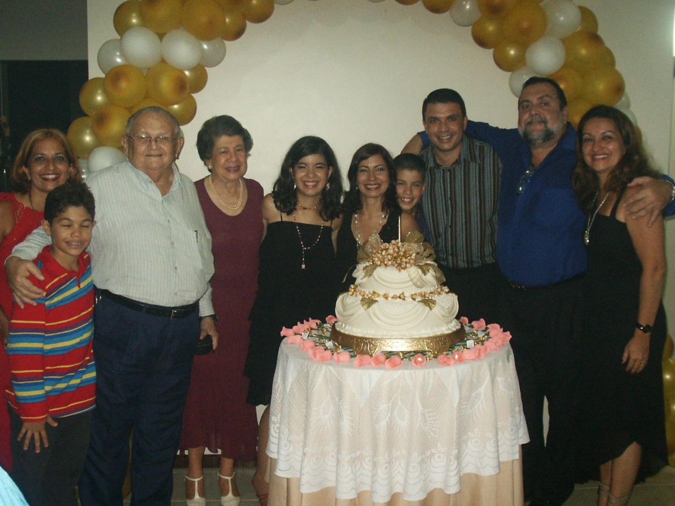 ENG: Roberta's 15th birthday in Belém, while grandpa Adriano and grandma Sulica were still here. POR: Aniversário de 15 anos da Roberta em Belém, quando o vovô Adriano e a vovó Sulica ainda estavam com a gente.