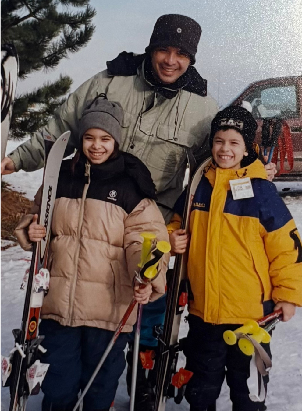 ENG: Our first family ski trip to Blue Mountain, near Toronto, in 2001. POR: Nossa primeira férias de esqui em família para Blue Mountain, perto de Toronto, em 2001.
