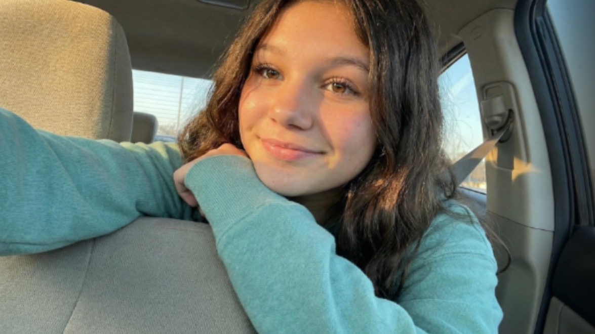 Hi Ale we miss you down here a lot they were jealous of you God now has the most beautiful angel to hold in his arms paint the sky with your gorgeous colors your beautiful 🕊️💜