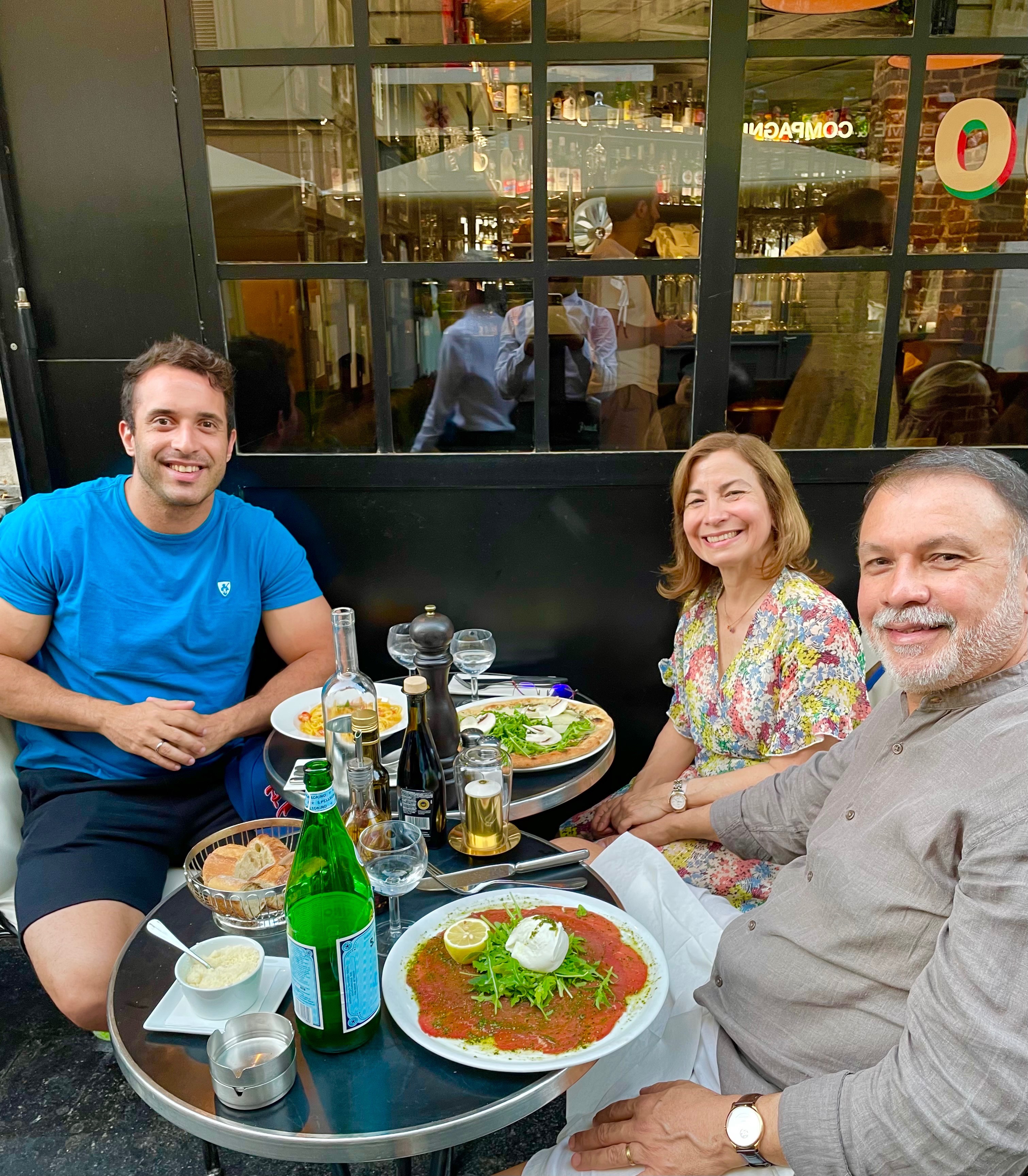 The visit of dear nephew Lucas in Paris.
Neuilly sur seine.06/2023