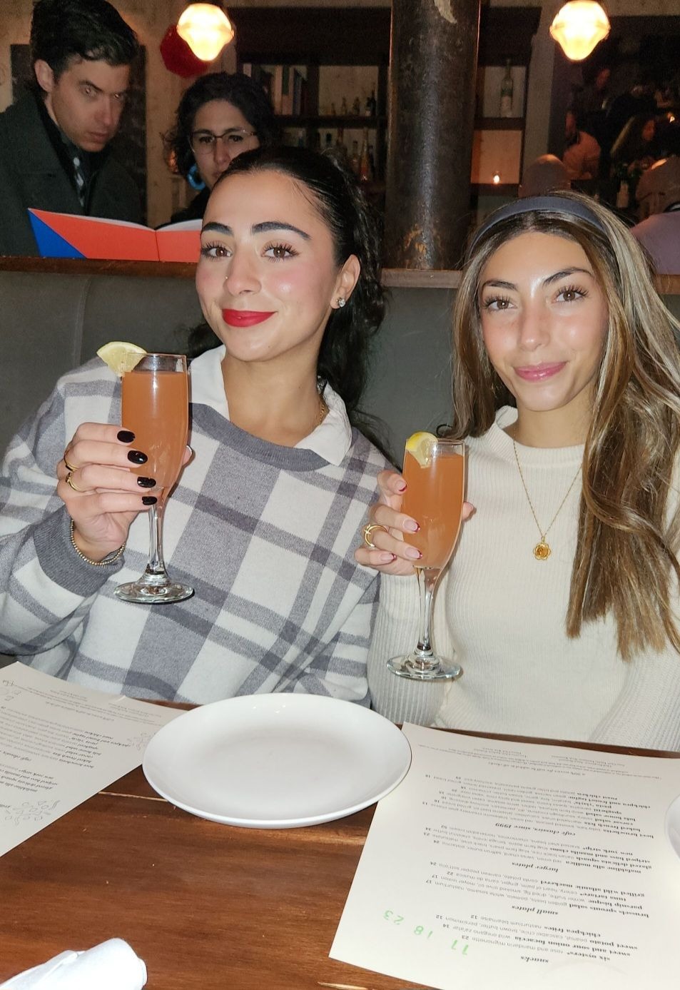 Taz moved to Chgo.
Maisa loved having her around
They loved having their pretty glasses