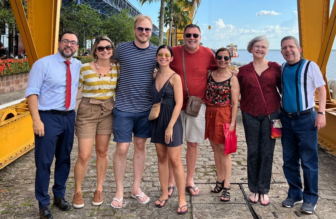ENG: Ville and Roberta's honeymoon, with a pit stop in Belém. Ville met all of the extended family and we hosted a wedding dinner. POR: Lua de mel de Ville e Roberta, com uma parada em Belém. Ville conheceu toda a família Paraense e organizamos um jantar de casamento.