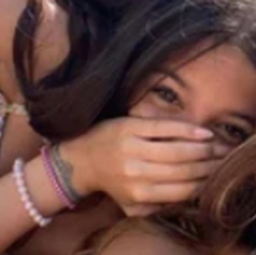 so che non vorresti che fossi triste per la tua scomparsa ma mi manchi davvero e so che sei in un posto migliore con persone migliori ti voglio tanto bene e te ne sei andata troppo presto. volta alto ale a presto non vedo l'ora di trascorrere altre giornate in spiaggia con te 💜
ti voglio tanto tanto bene mia bella moglie
