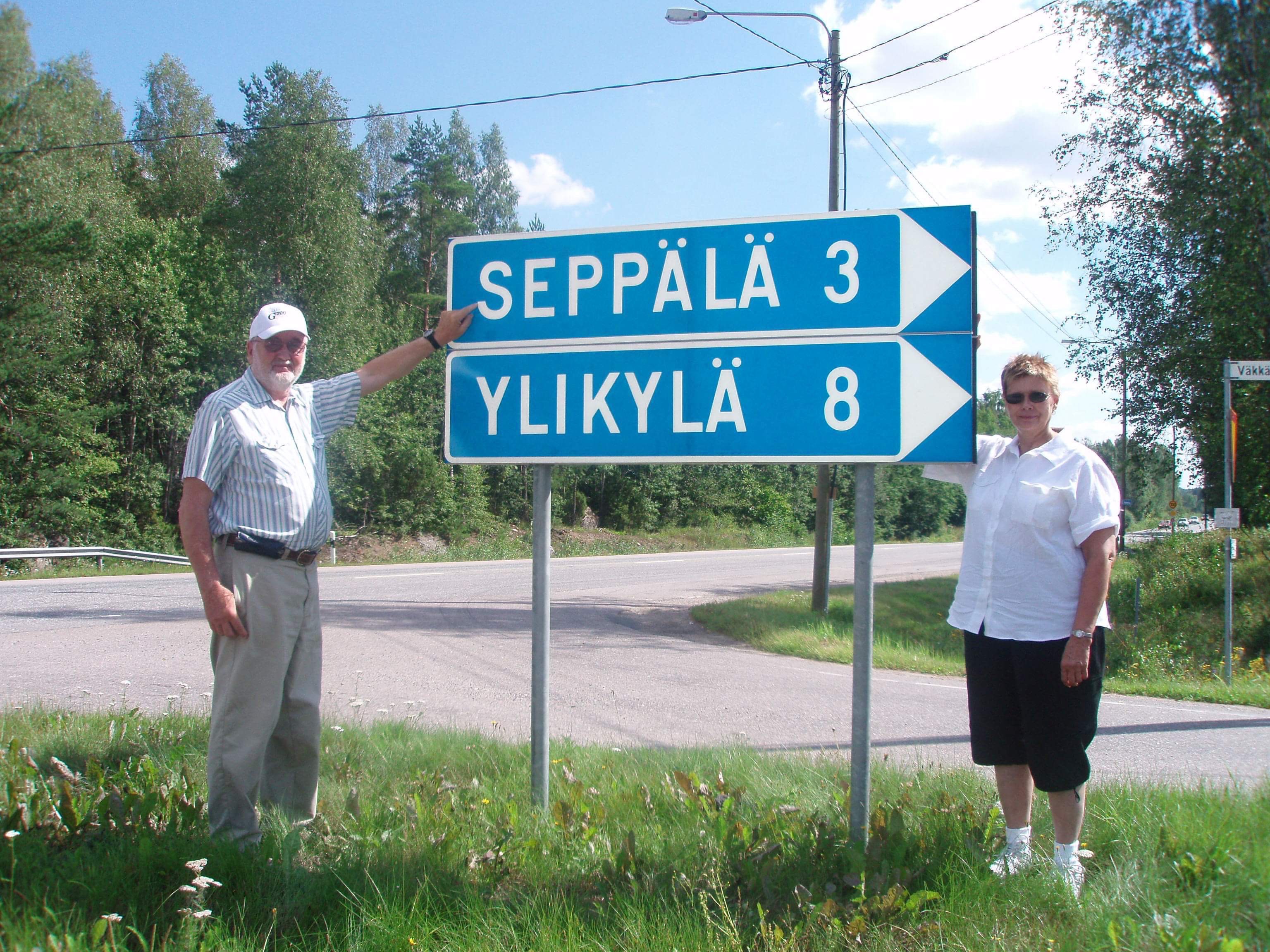 She was the most wonderful host Mom an exchange student could wish for. She made me feel as one of the family. I loved her great sense of humor and her always positive attitude. Our last reunion was over 15 years ago, when she and Dad visited Finland, and I’m so glad they got to do that. The picture is from one of our roadtrip days we did during their visit. 
She really had the Sisu ❤️ 🇫🇮 
