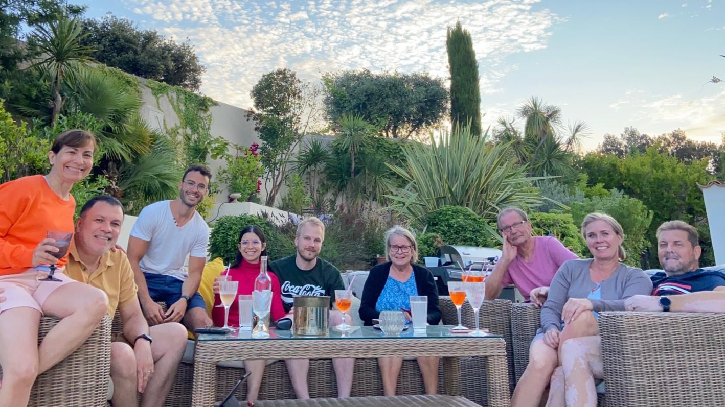 ENG: Satopää-Menezes joint family holiday on the French Riviera, 2021. We all had an amazing time in this beautiful villa Rosy booked, near Antibes. POR: Férias em família Satopää-Menezes na Riviera Francesa, 2021. Todos nos divertimos muito nessa linda villa que a Rosy reservou, perto de Antibes.