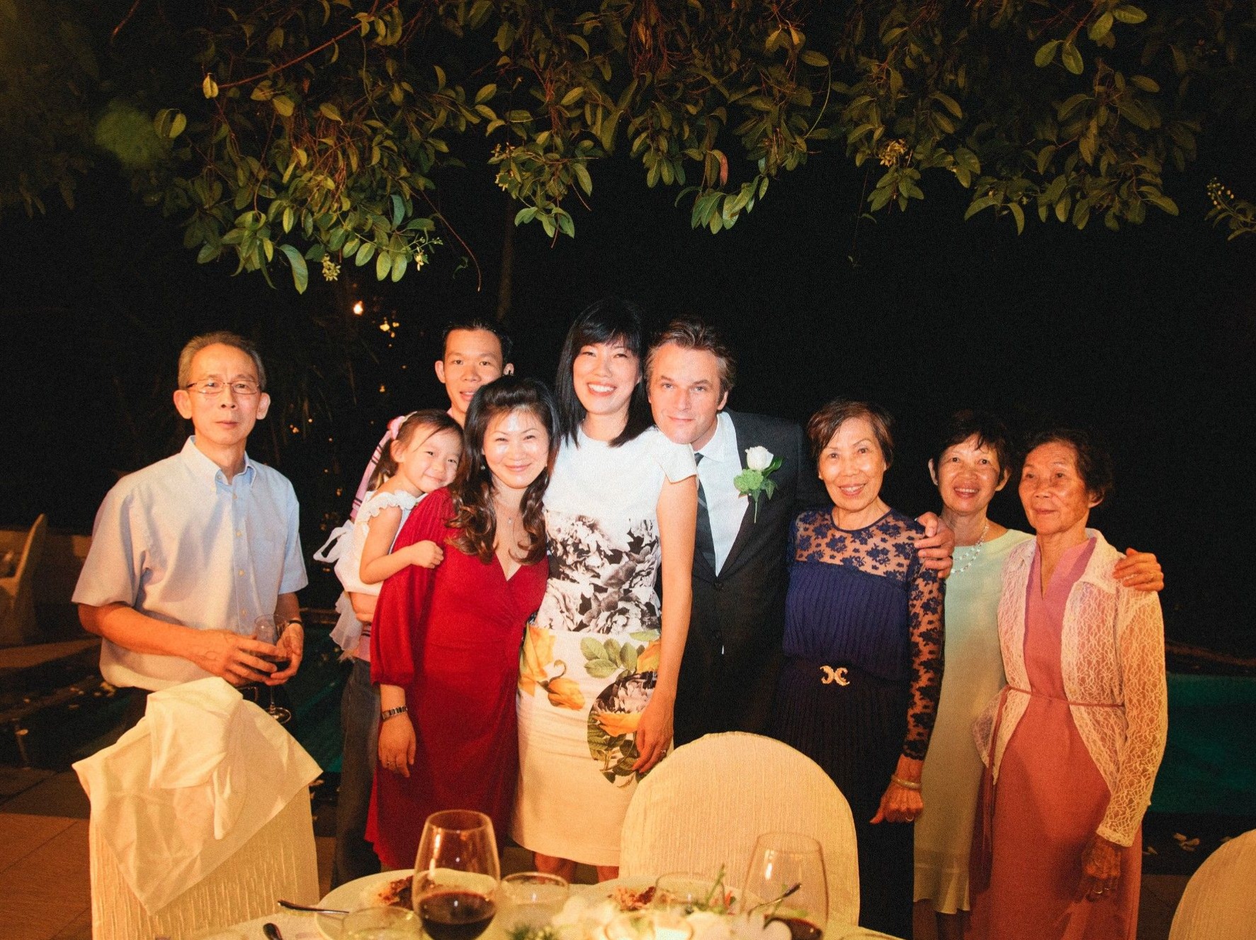 28 Mar 2012
Left to Right: Chiam Tou Mou, Sarah Chiam, Mark Chiam, Nicole Chiam, Garnet & Mark Walker, Lena Ho, Doris Ho-Chiam, Ho En Soon