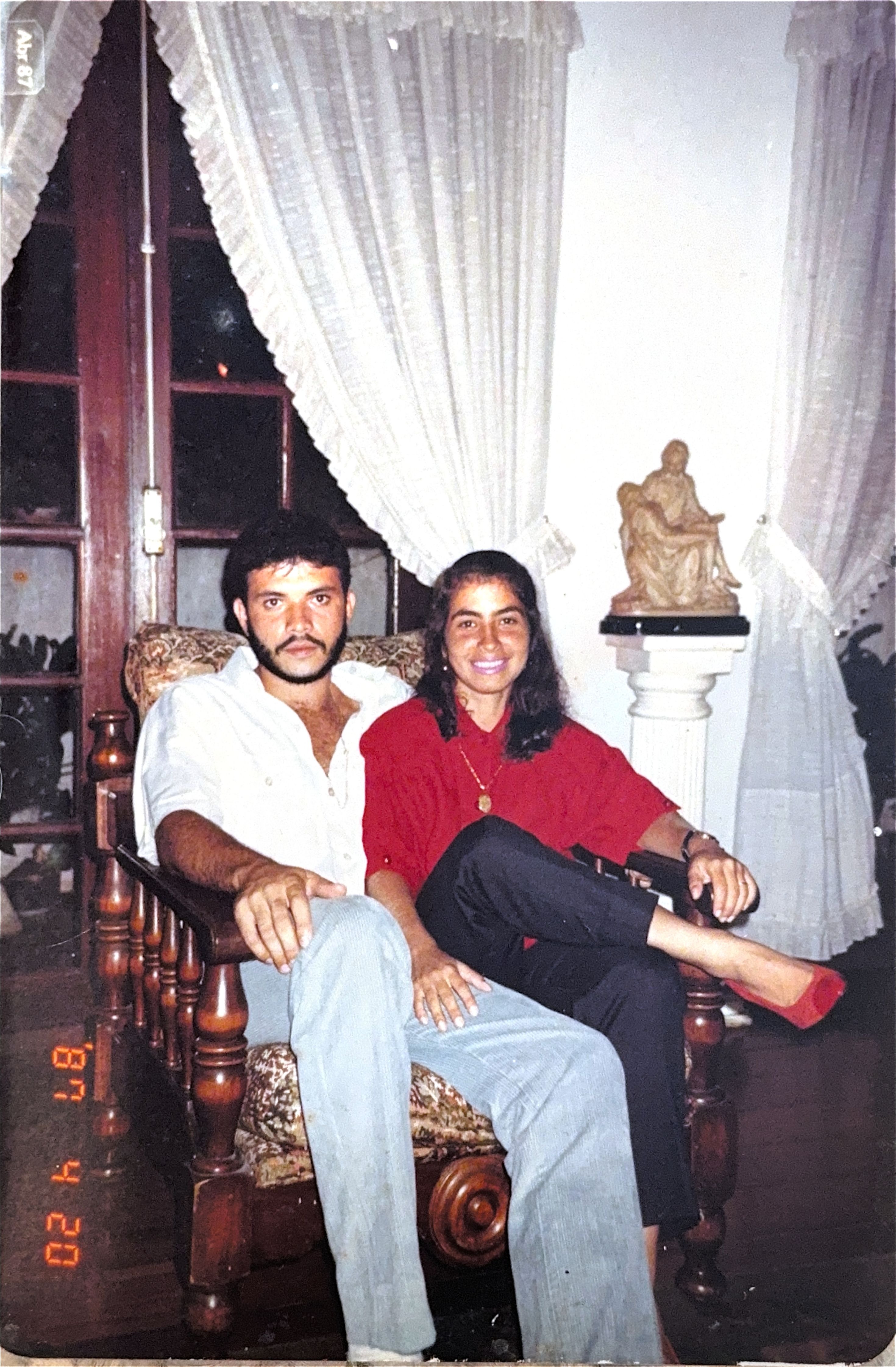 ENG: Young and hot. Mozart & Rosy in the late 80s, one year into married life, and one year before Roberta's birth. POR: Jovens e bonitos. Mozart e Rosy no final dos anos 80, com um ano de casados e um ano antes do nascimento da Roberta.