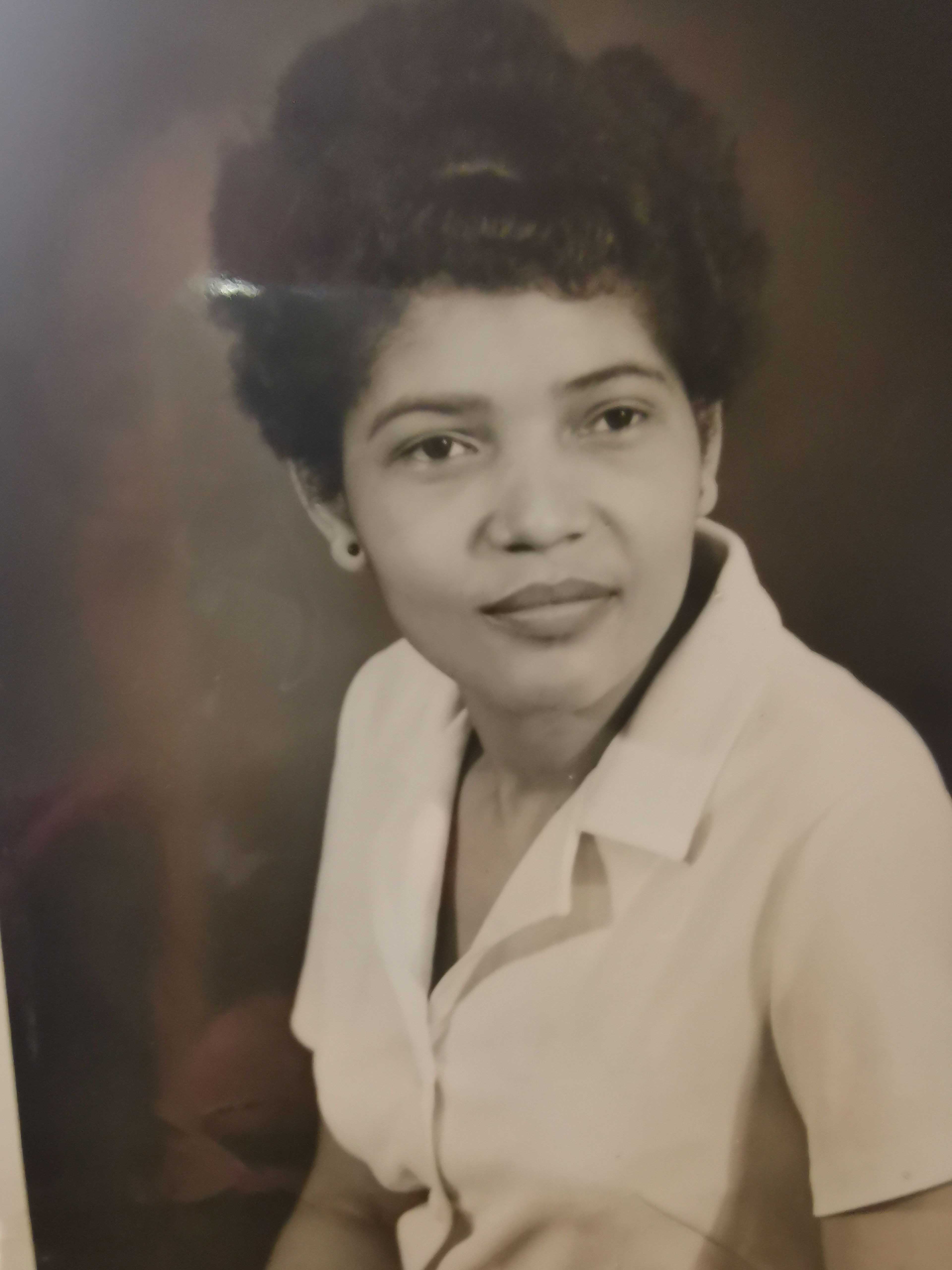 Nana in her early twenties.