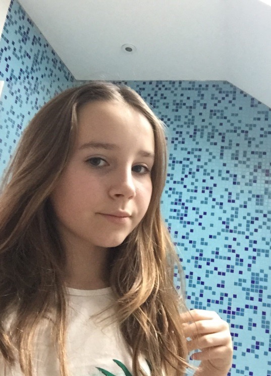 Je ne t’ai pas connue mais sache que suis extrêmement triste à l’idée qu’une aussi jolie fille soit partie si tôt😭💔 En tout cas tu t’es battu jusqu’au bout et même si à la fin tu n’avais plus assez de force tu as donné tout ce que t’avais.J’espère que tu es bien mieux au paradis.Bon courage à tes proches et gros gros gros bisous.❤️😘(Au passage je te met une photo de moi pour te montrer que ta perte affecte toute tranche d âge).