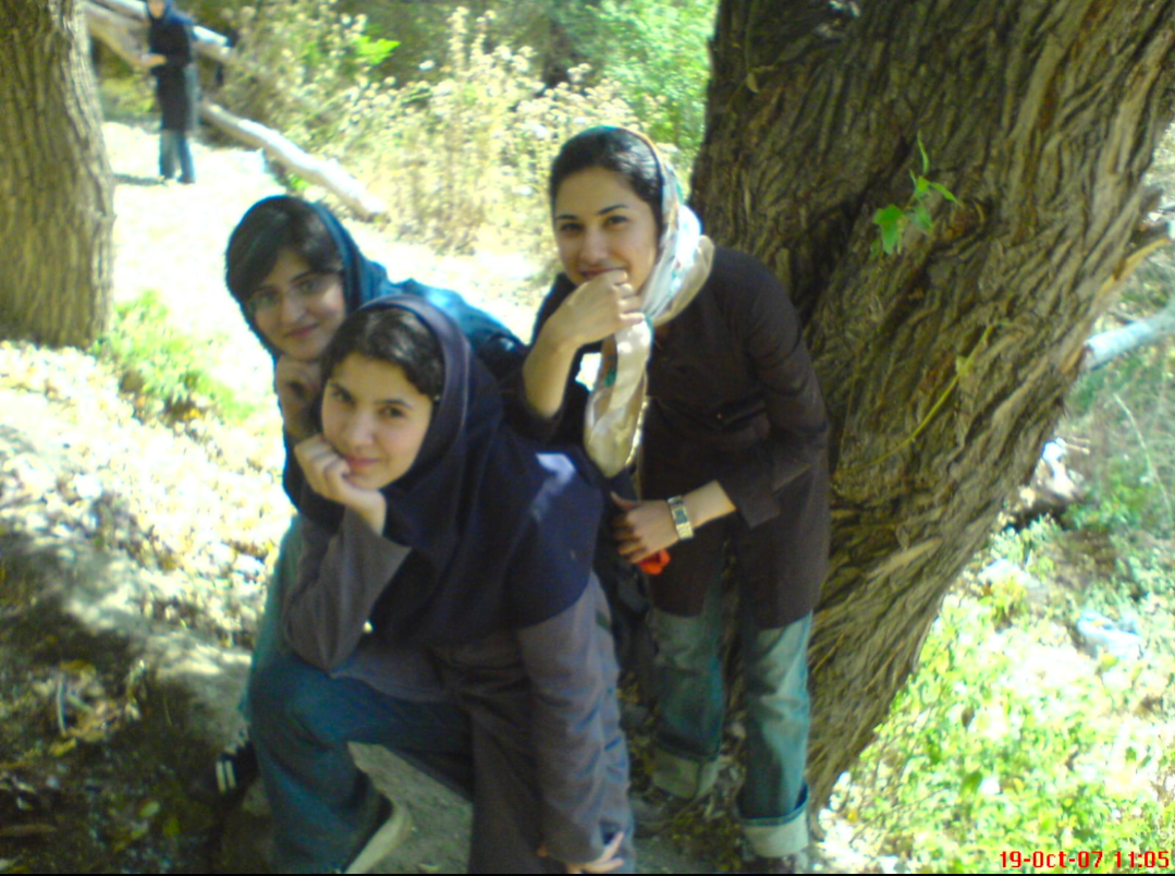 2007 on a university outing.
We wanted to look tough and serious in the picture.