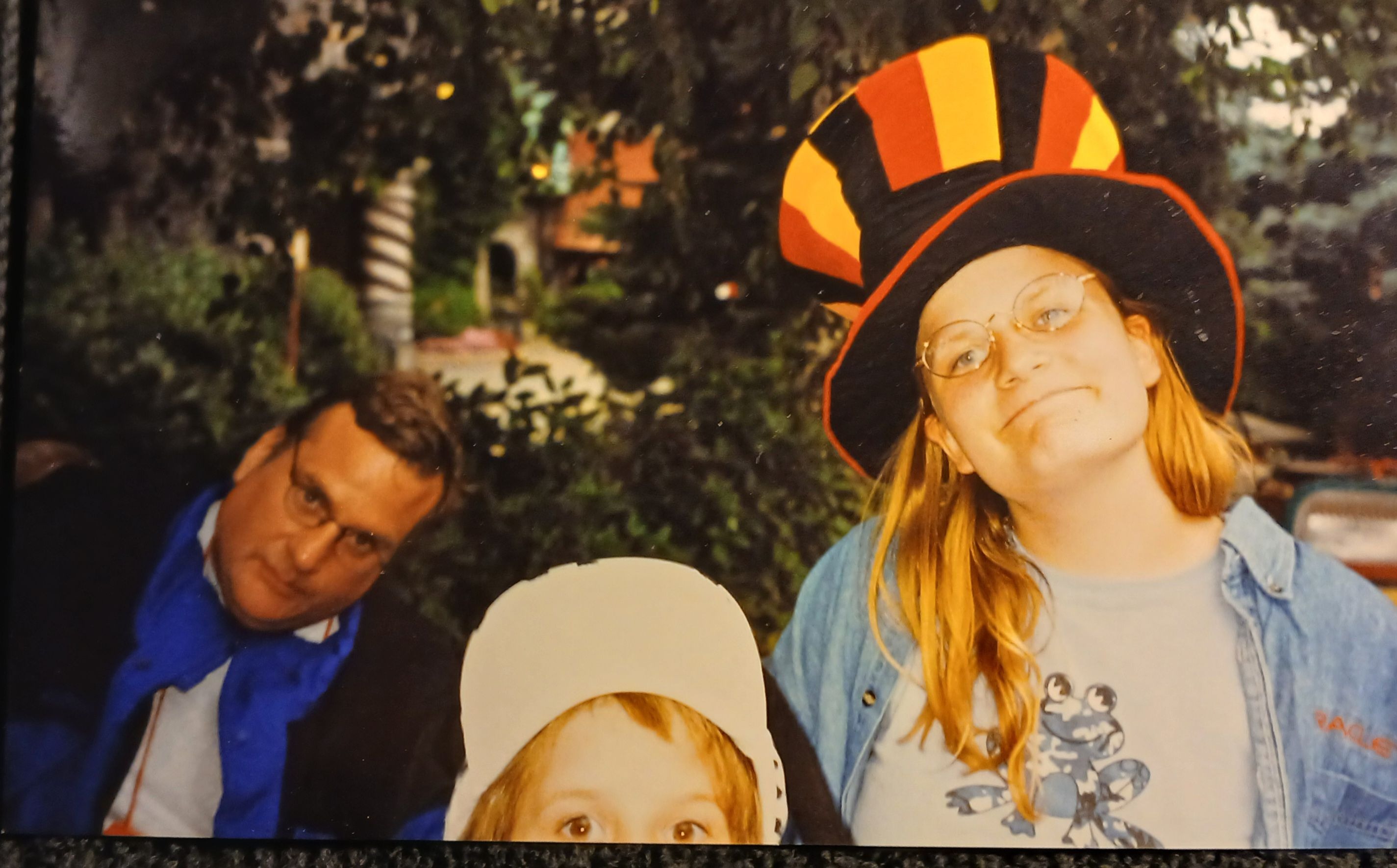 Robert, Adrienne and Helen
Disney Paris 1999