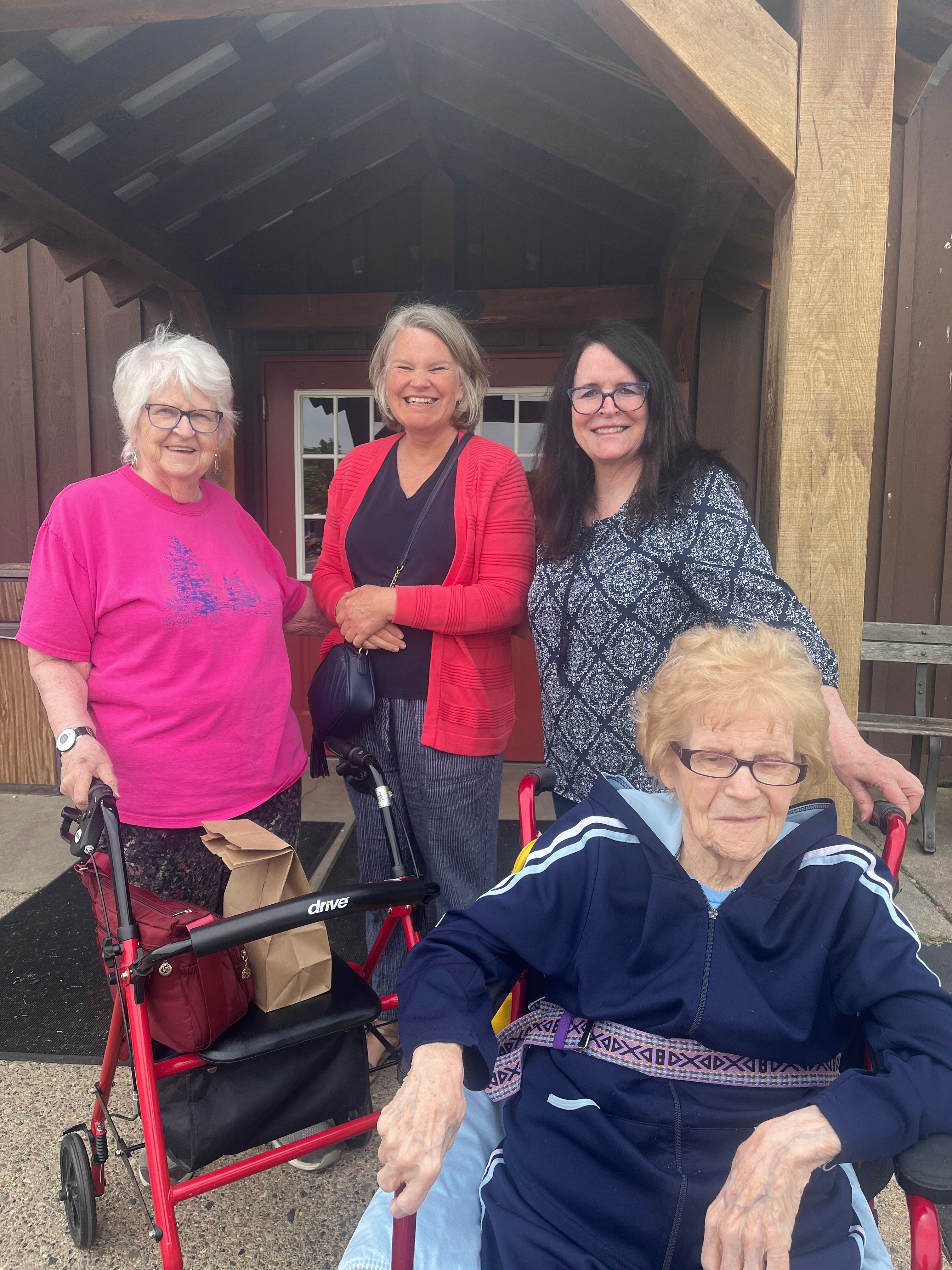 She enjoyed dining with her sister Sharon and niece Amy (along with other family )