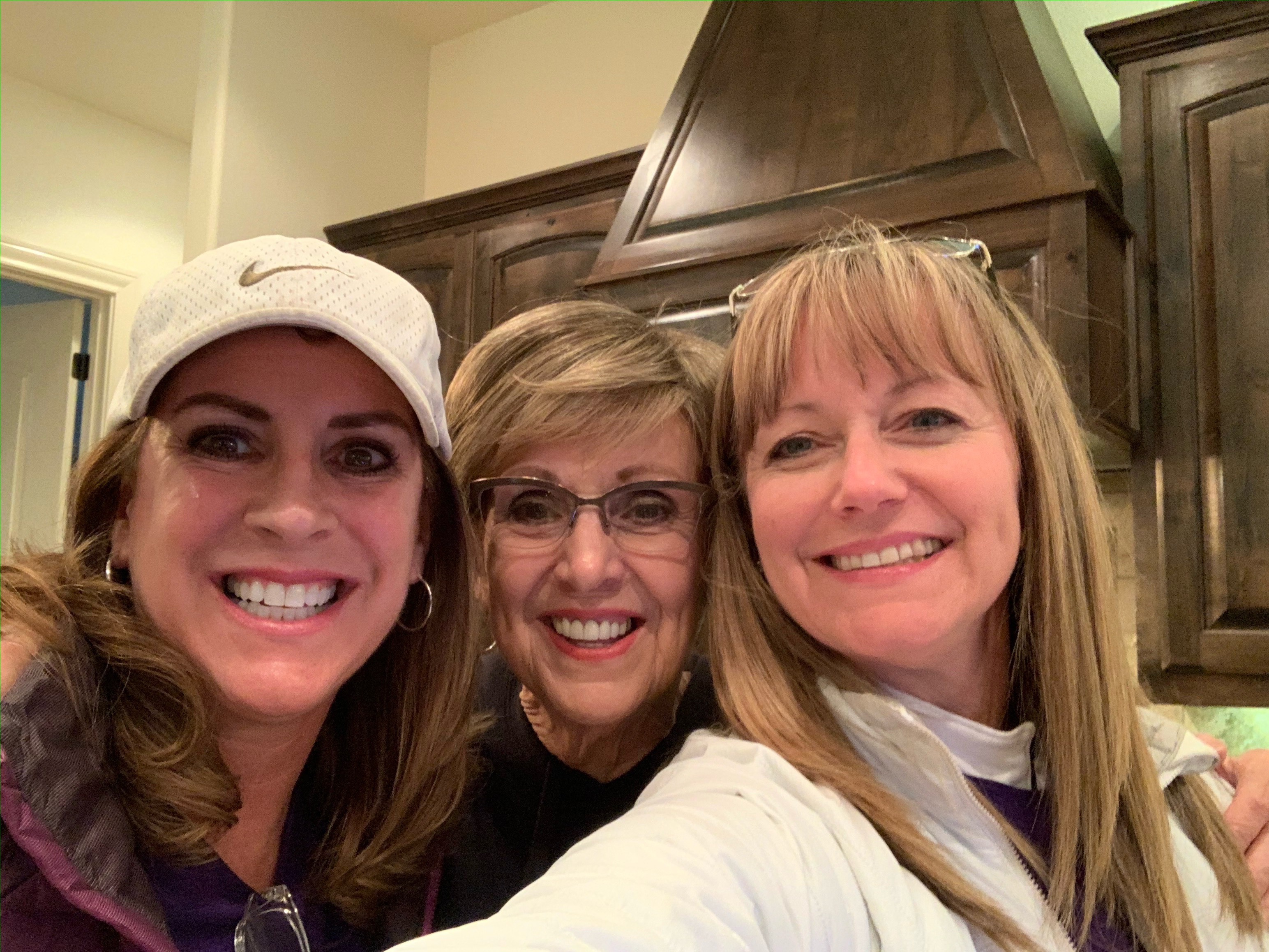 Loved this second mom of mine dearly! So many memories over the years with this family.
I will miss Lynda’s beautiful smile and only the laugh she had!
I know she’s sharing it now in heaven! Love to The Cranes & The Youngs. 💜