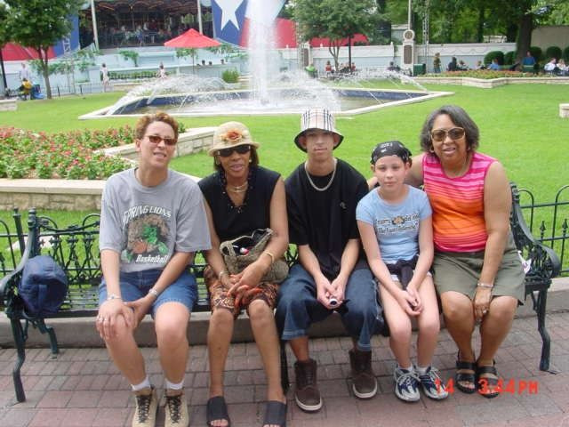 Michelle, Barbara Jean, Nick, Stefani & Monica at Six Flags
