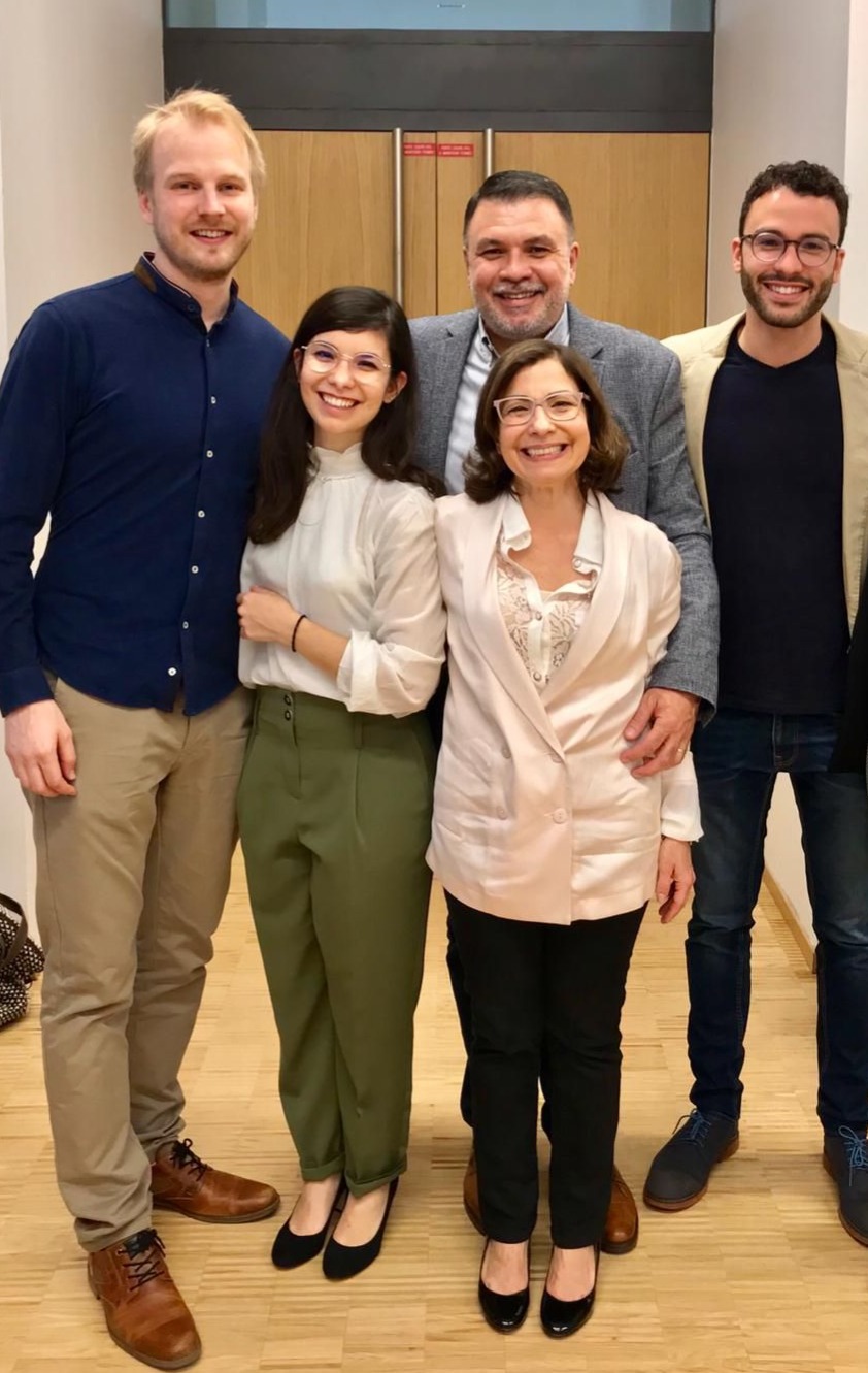 ENG: Roberta's PhD defense, 2019. POR: A defesa de doutorado da Roberta, 2019.