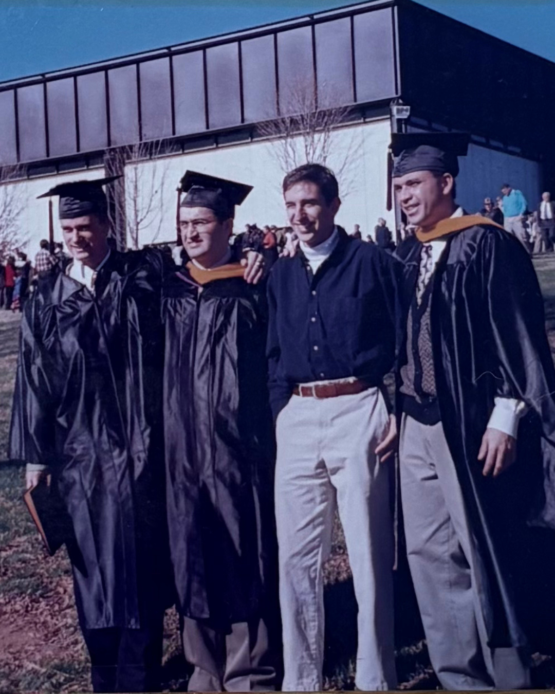 ENG: Mozart's masters graduation from University of Clemson, in 1998. POR: Formatura de mestrado do Mozart na University of Clemson, em 1998.