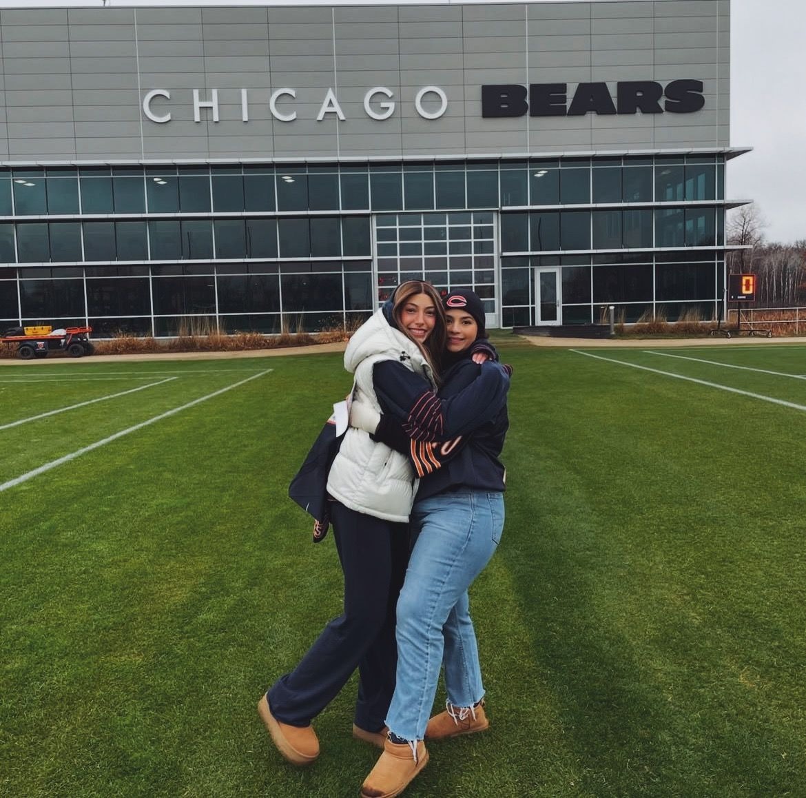 This will forever be my most special memory with Maisa. Being able to go the Bears practice and game was such a special experience! We had a blast and we talked about it all the time 🧡💙