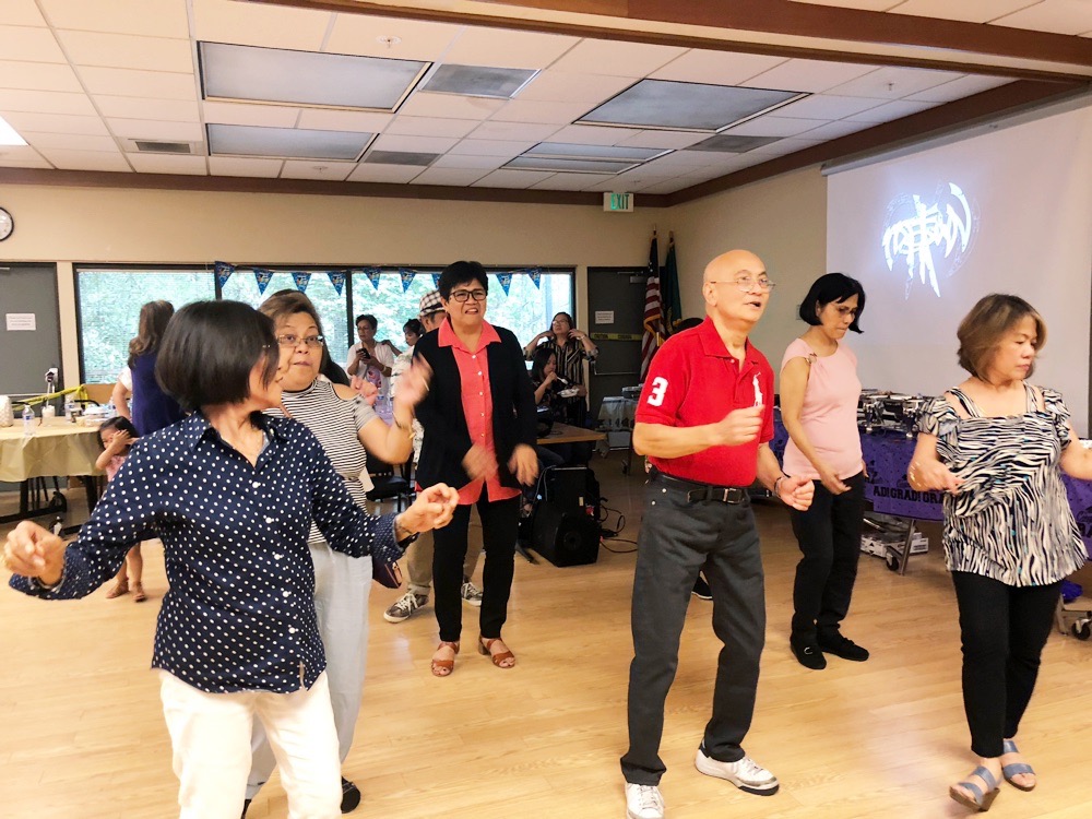 Kuya Carling loves to dance..
