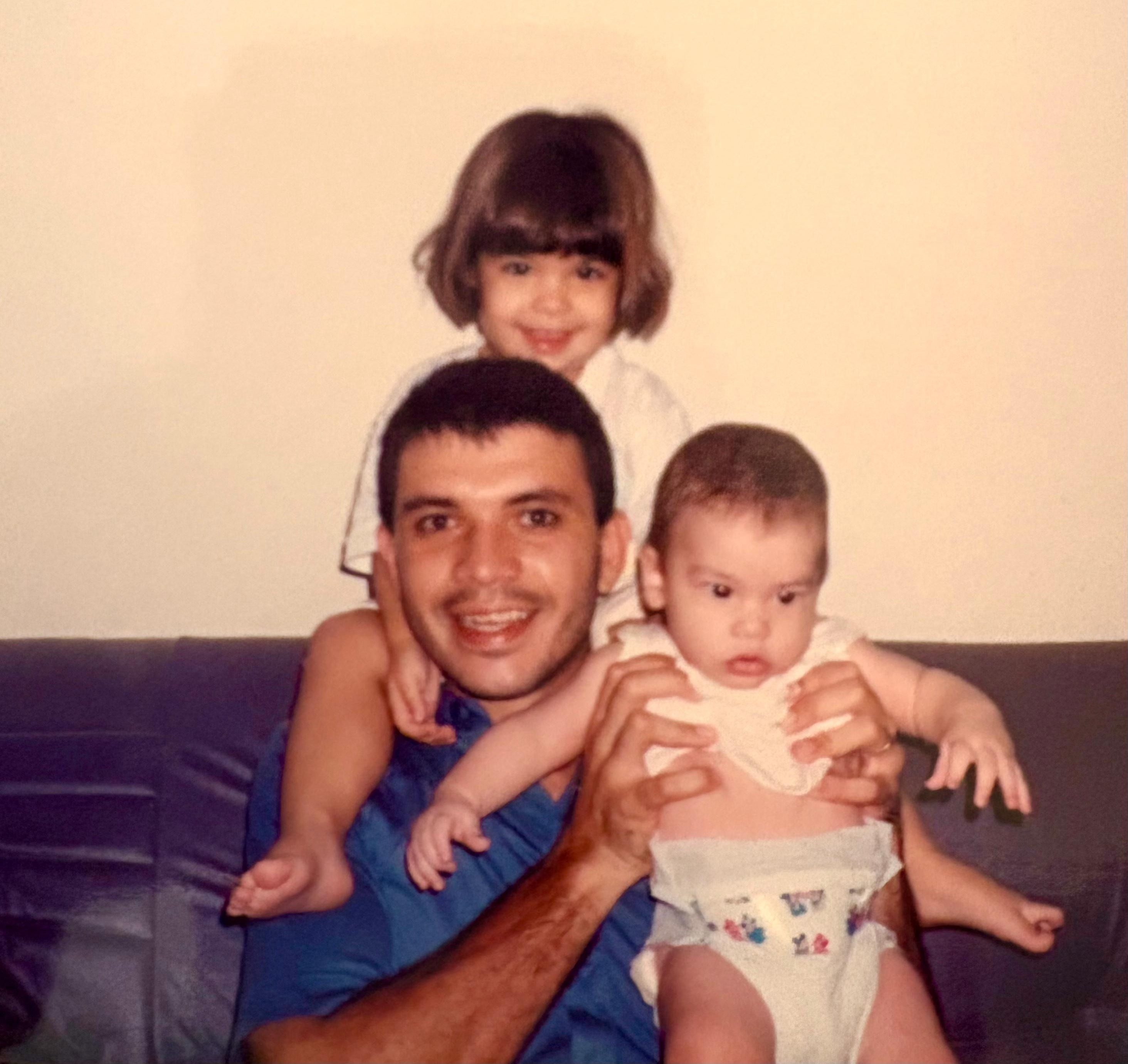ENG: Mozart, Roberta and Matheus in Belém, in the early 90s. POR: Mozart, Roberta e Matheus em Belém, no início dos anos 90.