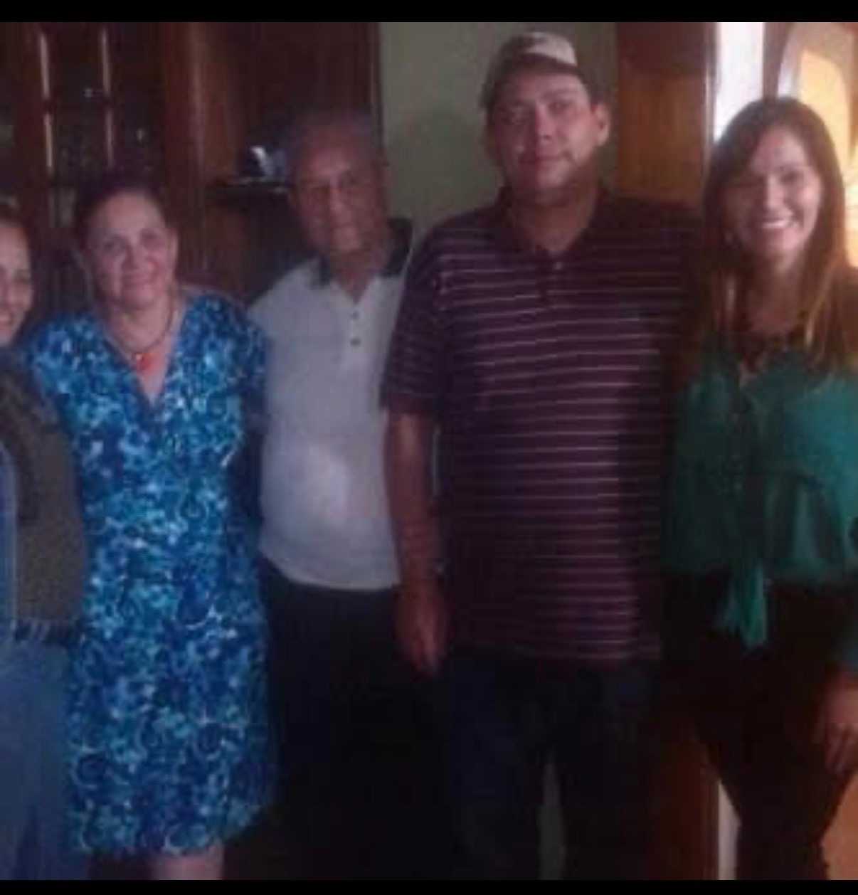 Con el Nono Arnulfo y mi Tía Coromoto, en la casa…
Por cierto, El Nono tiene 93 años muy lucido, en CCs